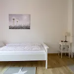 Eule شقة *
